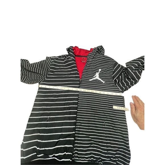 Jordan boys Windbreaker Jacket Sz XL (20) Black/White - Picture 5 of 6